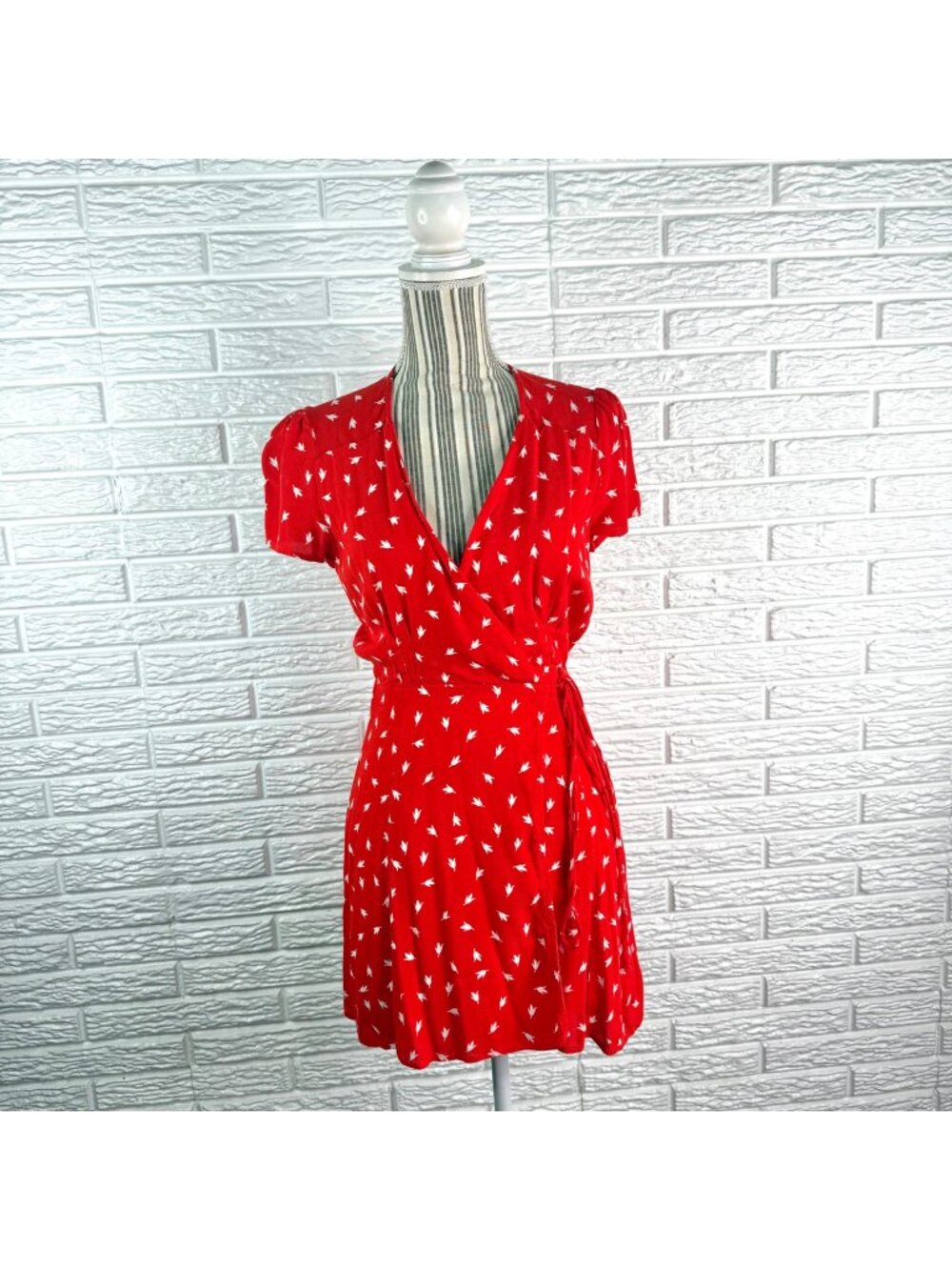 Olivaceous Red Ditsy Floral Short Sleeve Mini Wrap Dress Puff Sleeves Size Small